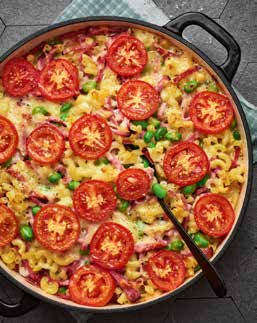 familj v8 Med Kidz day på ICA blir det enkelt för barn och vuxna att laga mat tillsammans. Varje vecka presenteras ett nytt och gott recept att följa. Mycket nöje! Psst!