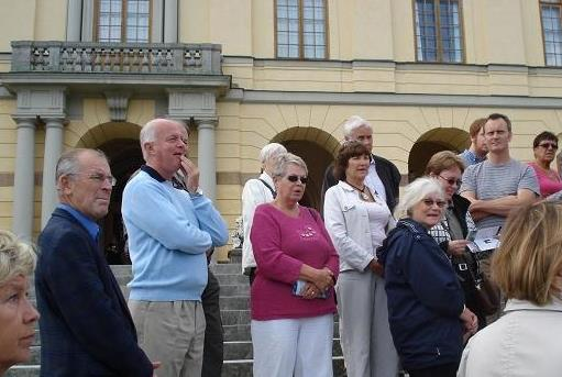 Då ordnade hon en speciell visning för klubben på Drottningholms och Kina slott där hon jobbade som guide.