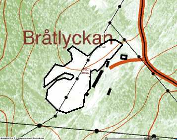 Bråtlyckan Denna lokal är beläget vid en vik av sjön Björnklammen övre ände och kom att tillhöra Hällesbyn under 1800-talet (bilaga 6). Bråtlyckan har under denna tidpunkt en areal på 3 ha åker.