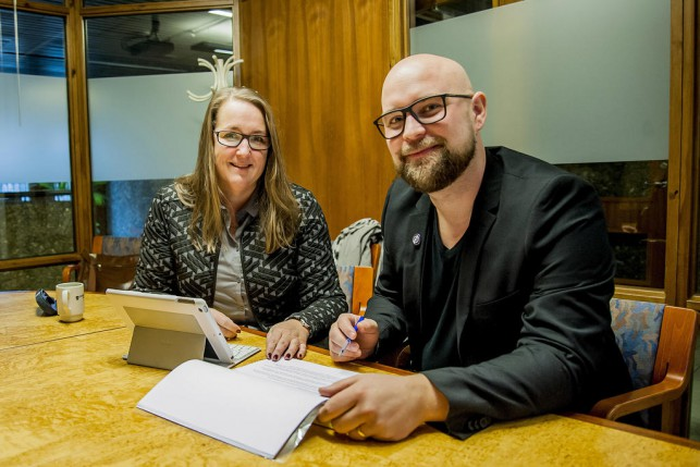 Tack för oss! Gustav Elowson & Anna Gunnervik Enhetschefer Interkulturellt Centrum Partille Kommun Webbplats: www.partille.se Kontakt: Anna.Gunnervik@Partille.