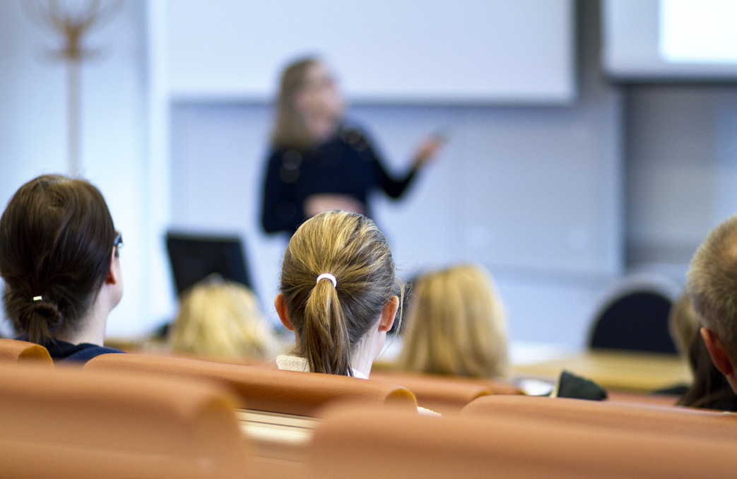 Utbildning och kompetens Utbildning och kompetensspecifika utbildningar inom kvalitet och patientsäkerhet för chefer och nyckelpersoner, ST- och AT-läkare.
