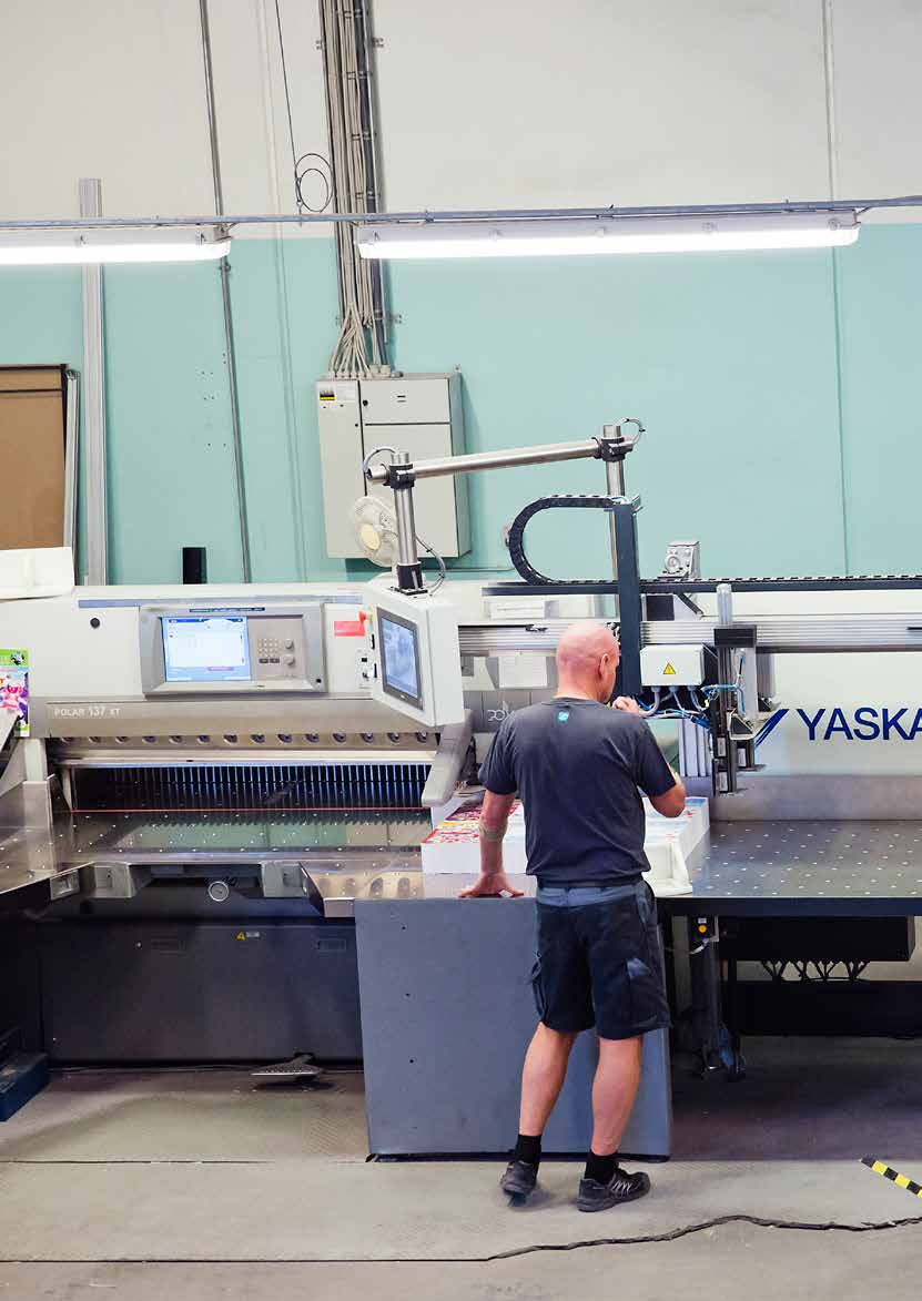 2 Yaskawa Levanto sparar många tunga lyft och bevisar att det inte bara är människan som kan lufta och separera