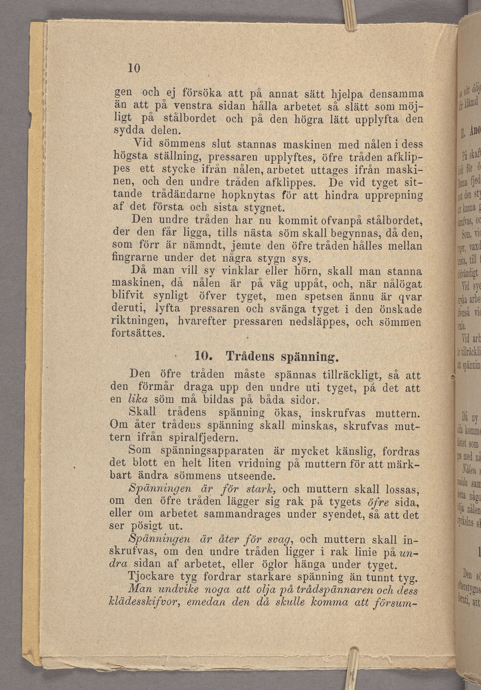 10 högsta ställning, pressaren upplyftes, öfre tråden afklip-._ pes ett stycke ifrån nålen, arbetet uttages ifrån maskinen, och den undre tråden afklippes.