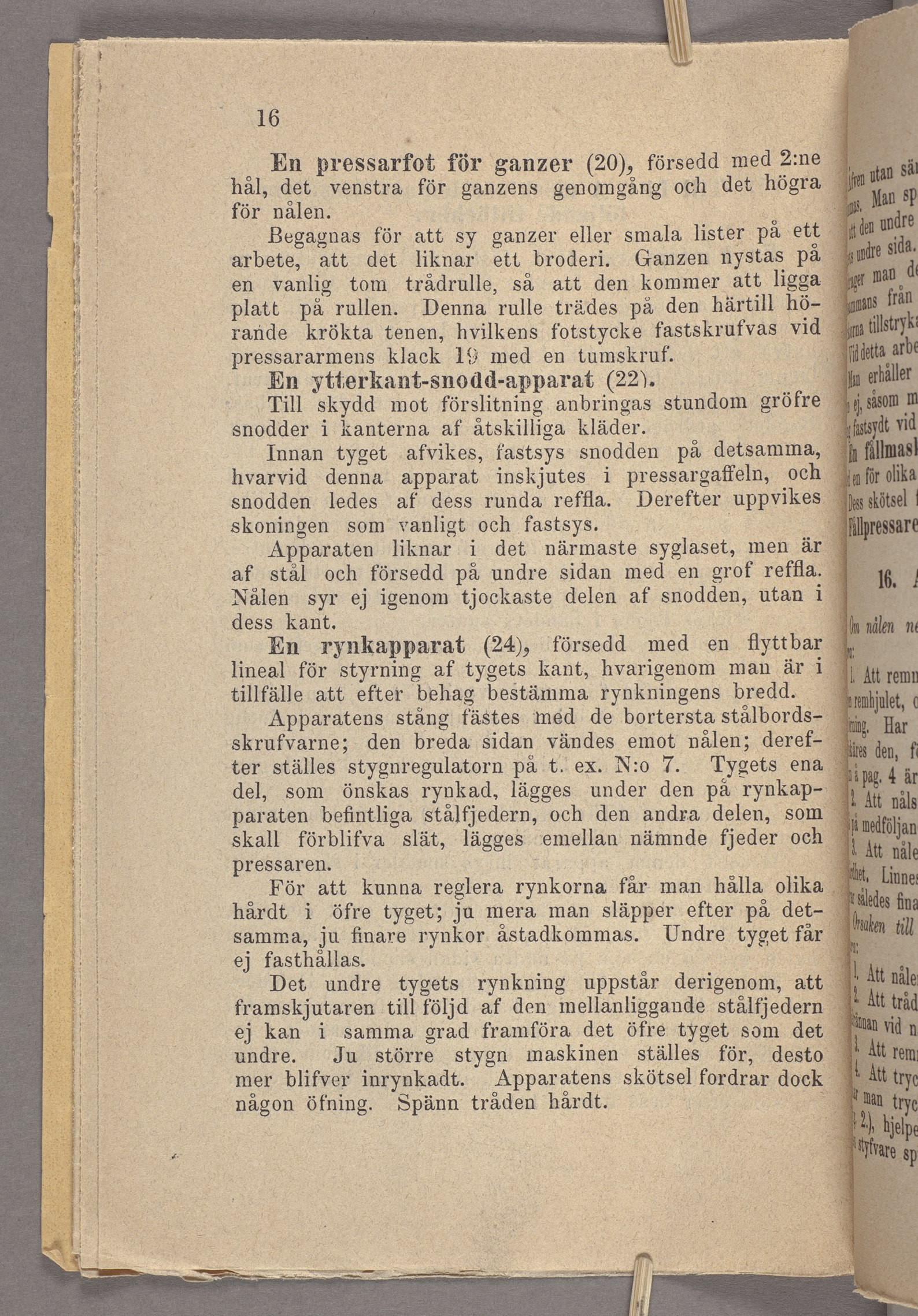 . Ysr_ «..:.,.nu IK T?. i l; P: l. JC :l 16 En pressarfot för ganzer (20), försedd med 2:ne hål, det venstra för ganzens genomgång och det högra för nålen.