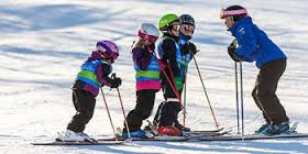 SKIDSKOLA FÖR BARN OCH UNGDOMAR Vill du att dina barn ska komma igång att lära sig alpin åkning innan sportlovet eller bara förbättra sina färdigheter i utförsåkning?
