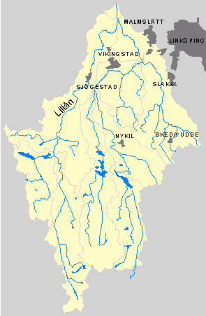 Tätorter i området är Skänninge, Hogstad och delvis Mjölby och Fågelsta (figur 1). Området är sjöfattigt och består av två delavrinningsområden med en total area av cirka 16000 hektar eller 160 km 2.