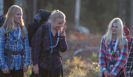 Anvisningarna Tryggt tillsammans är i första hand avsedda som ett verktyg för alla vuxna inom scoutingen och för unga som sköter gruppledaruppgifter.