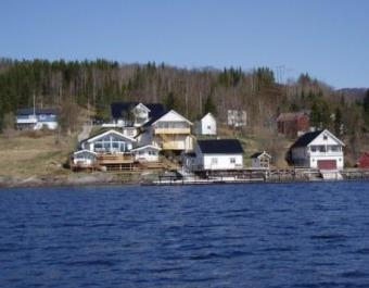 Boende & Mat Boende Kursen kommer att vara på Furøy Fishingcamp i Sørreisa. Vi kommer att bo i lägenheter med 2 sovrum och 4 enkelsängar, kök och dusch för 1000 nok/lägenhet och natt (inkl.