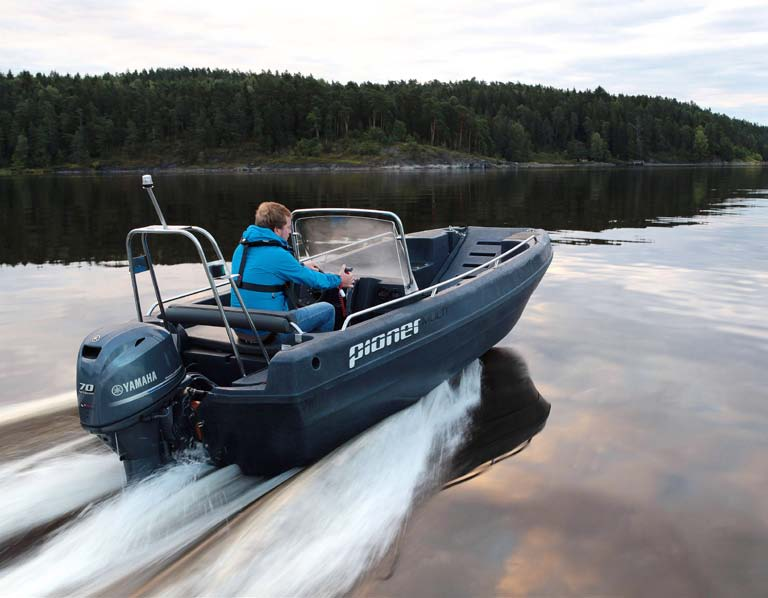 PIONER MULTI DET HANDLAR OM ATT BEMÄSTRA DE FLESTA UTMANINGARNA TILL SJÖSS Det ligger i namnet.