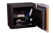 Every detail of the safe has been expertly sculpted to create a