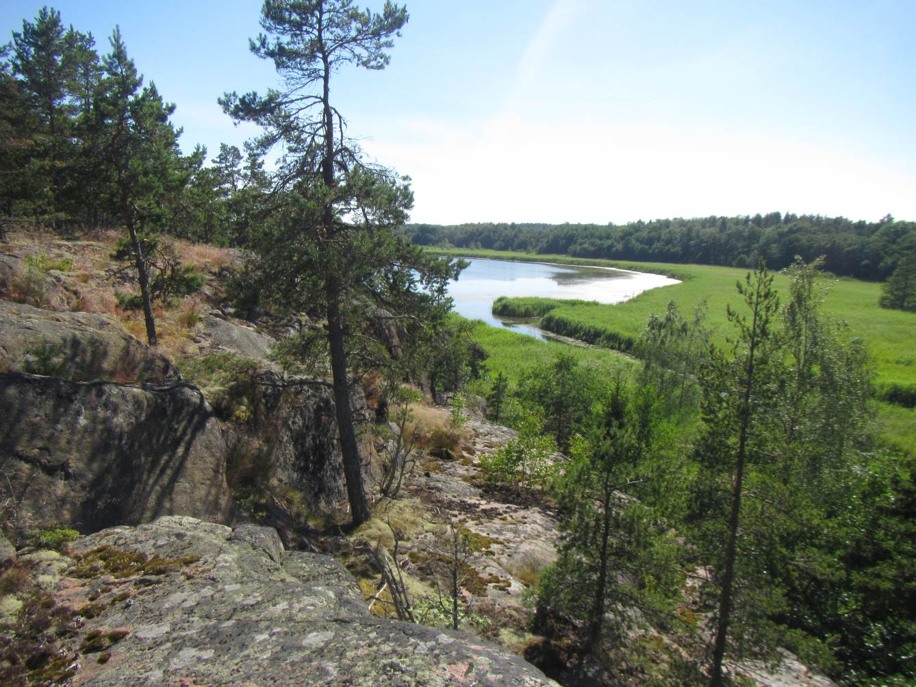 16 Figurens beteckning H Typ Bergsimpediment särskilt hänsynskrävande biotop enligt 11 landskapsförordningen om skogsvård (ÅFS 1998:86); ett område som är känsligt mot slitage Naturtyper Beskrivning