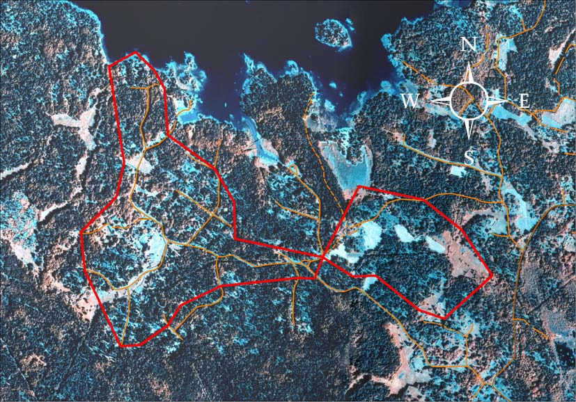 Områdena är markerade med en röd linje på flygbilderna.
