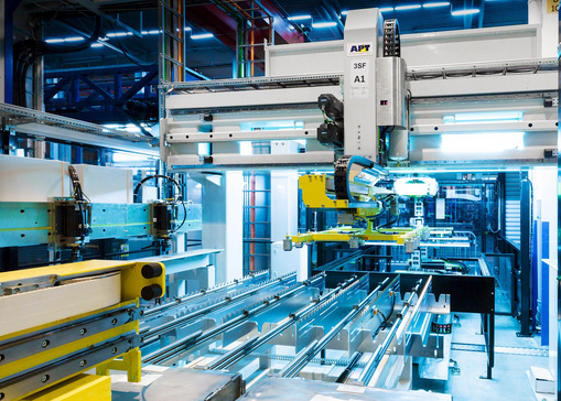 pressindustri, till flyg- och bilindustrin utnyttjas hydraulikens styrkefaktorer.