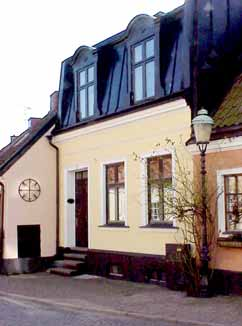 fastighet: REGNER 18. adress: Stickgatan 10. ålder: 1911. Ombyggt 1977. arkitekt / byggm: Henrik Nilsson.