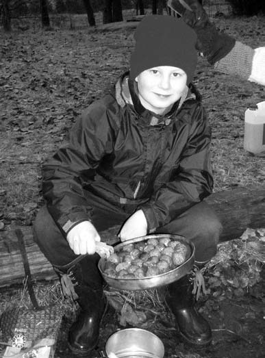 Söndag - 29/3 Kl. 08.00 Vandring vid Kalvsvik. Vi samlas på P-platsen utanför Kungsmads-skolan (Ekebovägen 12) om inte annat anges.