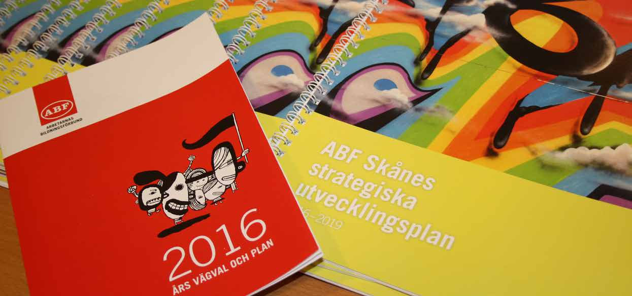 ABF SKÅNE VERKSAMHETSBERÄTTELSE 2015 25 FOTO: ÅSA OPPERDOES ABF organisationens inre arbete för kompetensutveckling Det är en nödvändig och pågående process att utbilda och förstärka kompetensen hos