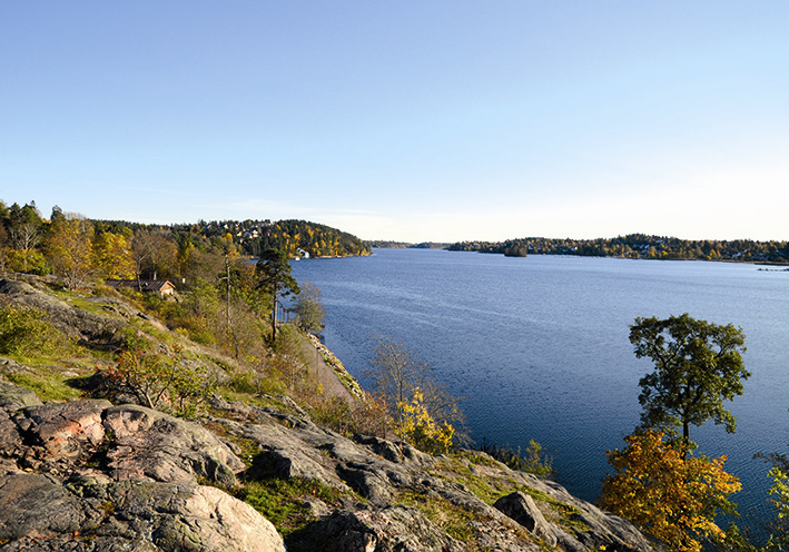 avloppsanläggningar. I och med planläggning av området planeras utbyggnad av kommunalt vatten och avlopp. Det innebär att flertalet av de enskilda brunnarna kommer att tas ur bruk.