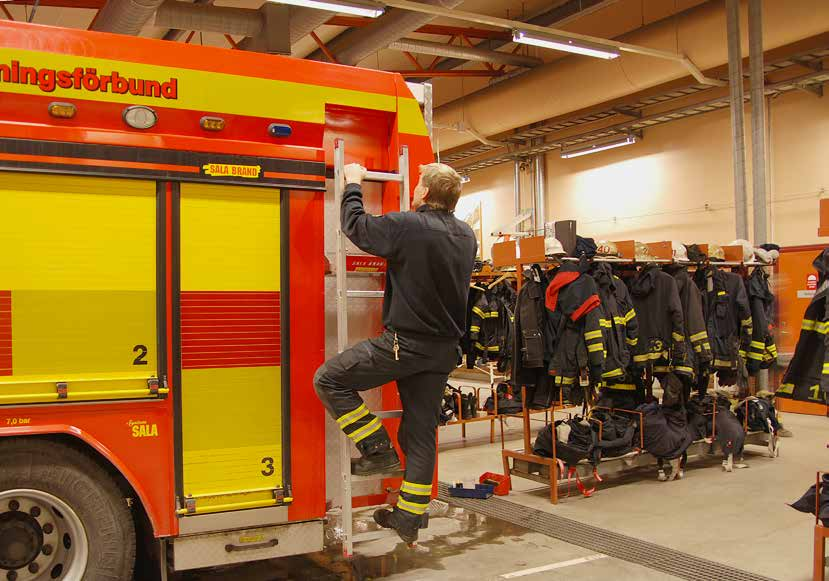 Teleskopstege Proff Teleskopstegarnas original. Enkel att använda högklassiga gångjärn. Liten och behändig att transportera.