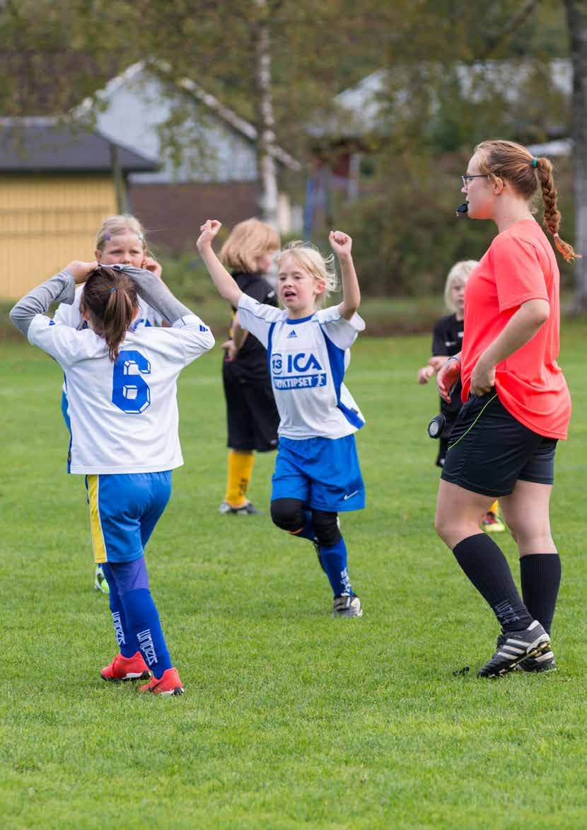 Regler och anvisningar 7-mannafotboll Fr.o.m. säsongen 2015 kan all 7-mannafotboll i Värmland spelas på en mindre och för barnen mer anpassad planstorlek (50 x 30-35 m).