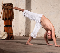 Om du tycker om att springa, hoppa och göra konster så lär träningen passa dig! Ledare: Shaolin Si Wushu Guan, Chen Zhong Bang Dag: Torsdag, kl. 15.30 16.