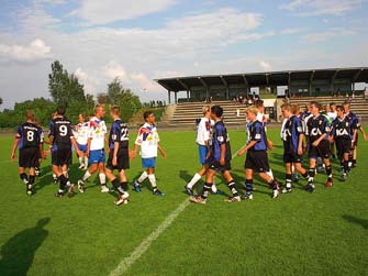 Spelarna är tysta och lyssnar under instruktion. Spelarna uttalar sig inte nedlåtande om lagkamrater och ledare.