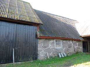 ladugården (från tidigt 1900-tal) och en