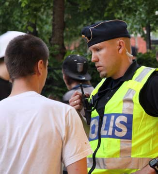 kar på ett tydligt samband mellan tidig tobaksdebut och utvecklat riskbeteende/missbruk av alkohol och narkotika. Utökade aktiviteter ska därför ske i syfte att begränsa tillgången på tobaksvaror.