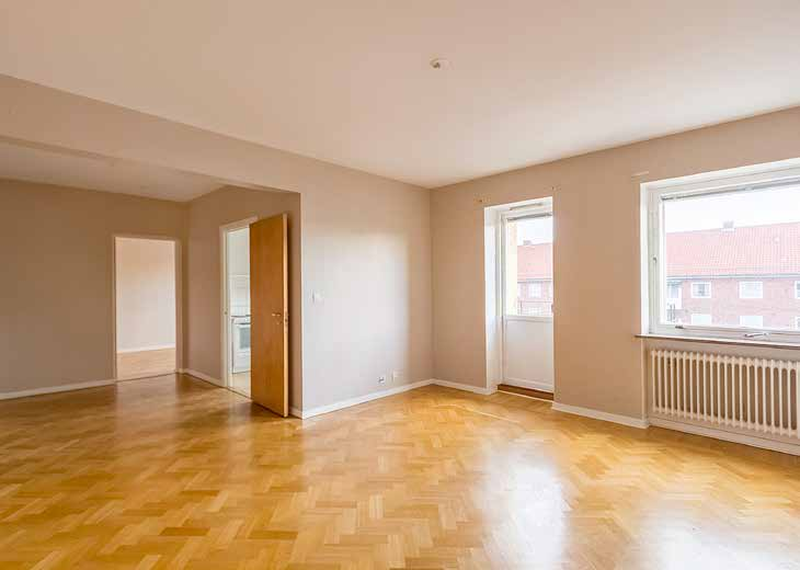 2 rum med möblerbar hall vid Ribersborg Ljus och välplanerad lägenhet om 62 m² på 7 våningen med förmiddagssol på balkongen.