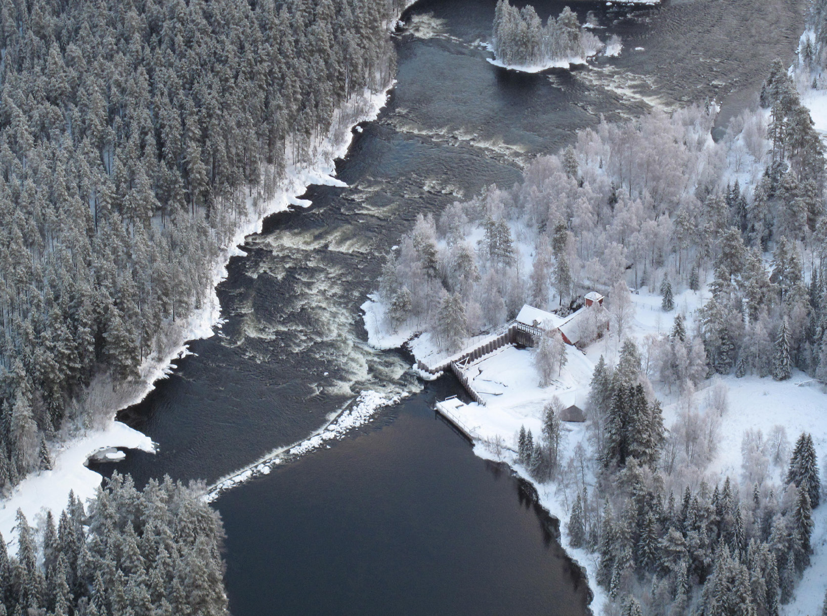 Faunapassage Den största förändringen vi ansöker o är att få anlägga en faunapassage (se bild nedan). Då kan fisk och annan fauna fritt passera förbi den så kallade överfallsdaen.