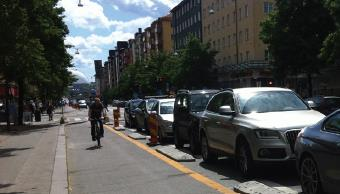 Trafikkontoret Sida 9 (13) Förslag till åtgärd på sträckan mellan Fridhemsgatan och Inedalsgatan, delsträcka 2 En dubbelriktad cykelbana med bredden 3 m avgränsas med gcmstöd (en limpa av betong som