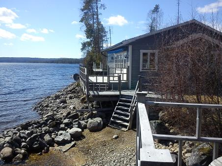 Vedviken vid Stora Gla (1 stuga, 1 Hü e, 1 co age) 3 rum, 4 bäddar, 70 m² Köksutrustning, Spis, Kylskåp, Frys, Micro, Kamin, TV Varm och kalt va en, Dusch, Torrtoale ute, Husdjur llåtet Sänglinne