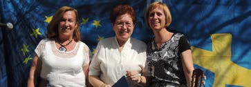 društva. Vodi ga Danni Stražar, živeča v Stockholmu, na odru pa ste se ji pridružili tudi Olga in Dana.