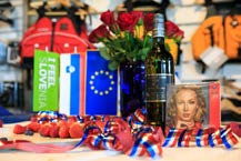 maja 2016 je v prostorih slovenskega konzulata v Stockholmu na Švedskem, ki ga vodi g. Tomas Öhman, potekal sprejem za slovensko predstavnico na 61.