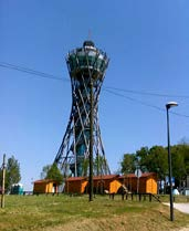 Vožnja ni bila naporna, saj sva imela vsak dva sedeža, ker ni bilo veliko potnikov, in sva lahko dvignila noge, ki kaj rade zatečejo.