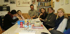 prijateljev. Letošnji binkoštni prazniki so bili še bolj svečani, kajti med nami v Vadsteni so bili gostje Rafaelove družbe iz Slovenije.