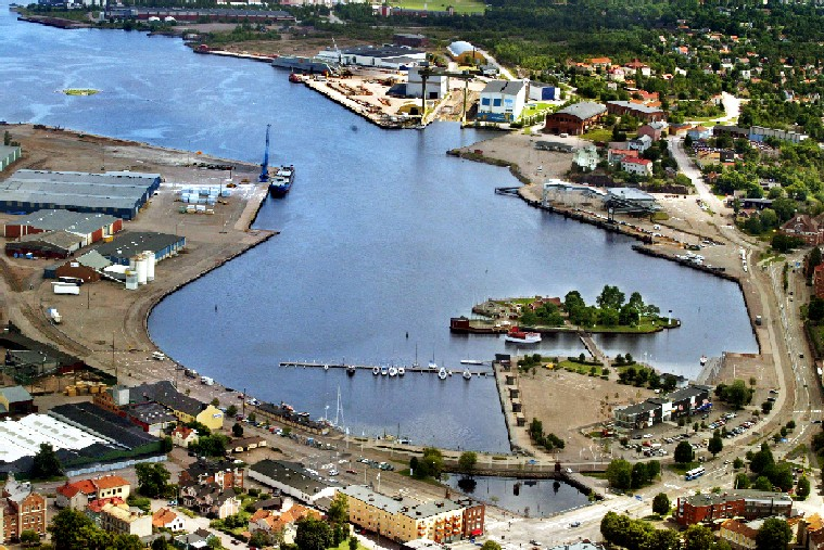 HUVUDSTUDIERAPPORT SANERING AV HAMNBASSÄNGEN I OSKARSHAMN Miljö- och hälsoriskbedömning samt åtgärdsutredning Rapport nr Oskarshamns hamn