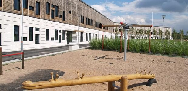 http://www.lerum.se/skolsidor/ljungviks-enhet/ljungviksskolan/ LJUNGVIKSSKOLAN Bäckamaden 1, GRÅBO Ljungviksskolan är en av tre helt nybyggda skolor i Gråbo.