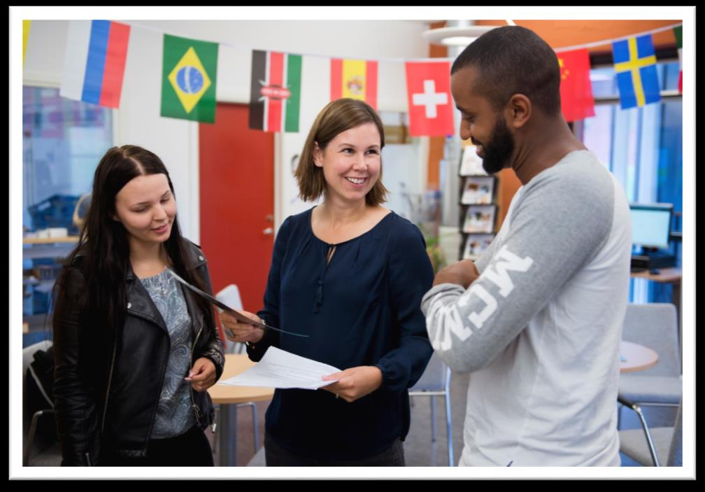 Läroplanens mål Skolan ska bidra till att elever får en identitet som kan relateras till inte bara det specifikt svenska utan också