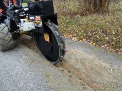 Håltagning i asfalt Fräsdjup 40-60 cm Fräsbredd 10-20cm Mindre schakt
