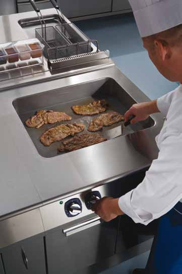 Multi-cooker 4 produkter i en! Kan användas som stekhäll, bräseringspanna, kokgryta eller bain-marie, ett måste för kök som kräver maximal flexibilitet.