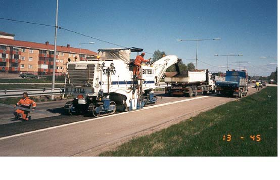 6 Handbok för återvinning av asfalt Vägverket m fl Bild 9-4 Kallfräsning (planfräsning)