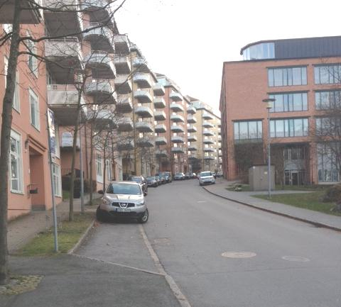 Planbeskrivning Norra Nacka strand 7 (56) Vy längs Augustendalsvägen Utblick från planområdets östra del Inom planområdet finns grönytor i form av strandpromenad, parker samt mer vild naturmark.