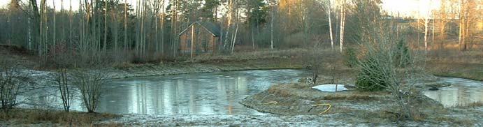 Gator i övrigt kan disponeras om, men Mjölby kyrka som Kyrkogatans fond ska beaktas. Korsningen Fabriksgatan (cykeltrafik efter nedförsbacke) Södra Strandvägen bör ges en mer trafiksäker utformning.