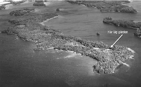 Flygfoto över Enön i Ivösjön En berättelse om Karl Nilsson den siste bonden på Enön i Ivösjön Av Yvonne Palm Lundström På 1930-talet träffade Karl Nilsson, född på Enön, sin Nelly från Trolle Ljungby.