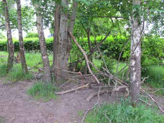 3. KARLSBERGSPARKEN BJÖRNDALEN STADSDELSPARK Naturområde Ca 13,4 ha Skyddas delvis av detaljplaner: D:II/1989 Natur: naturområde samt Park: anlagd park S:IV/1985 Park eller plantering Området