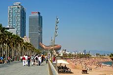 BARCELONA S T A D E N Barcelona är en av världens mest populära städer. Här kan ni kombinera träningslägret med shopping, strandliv och världsberömda sevärdheter.