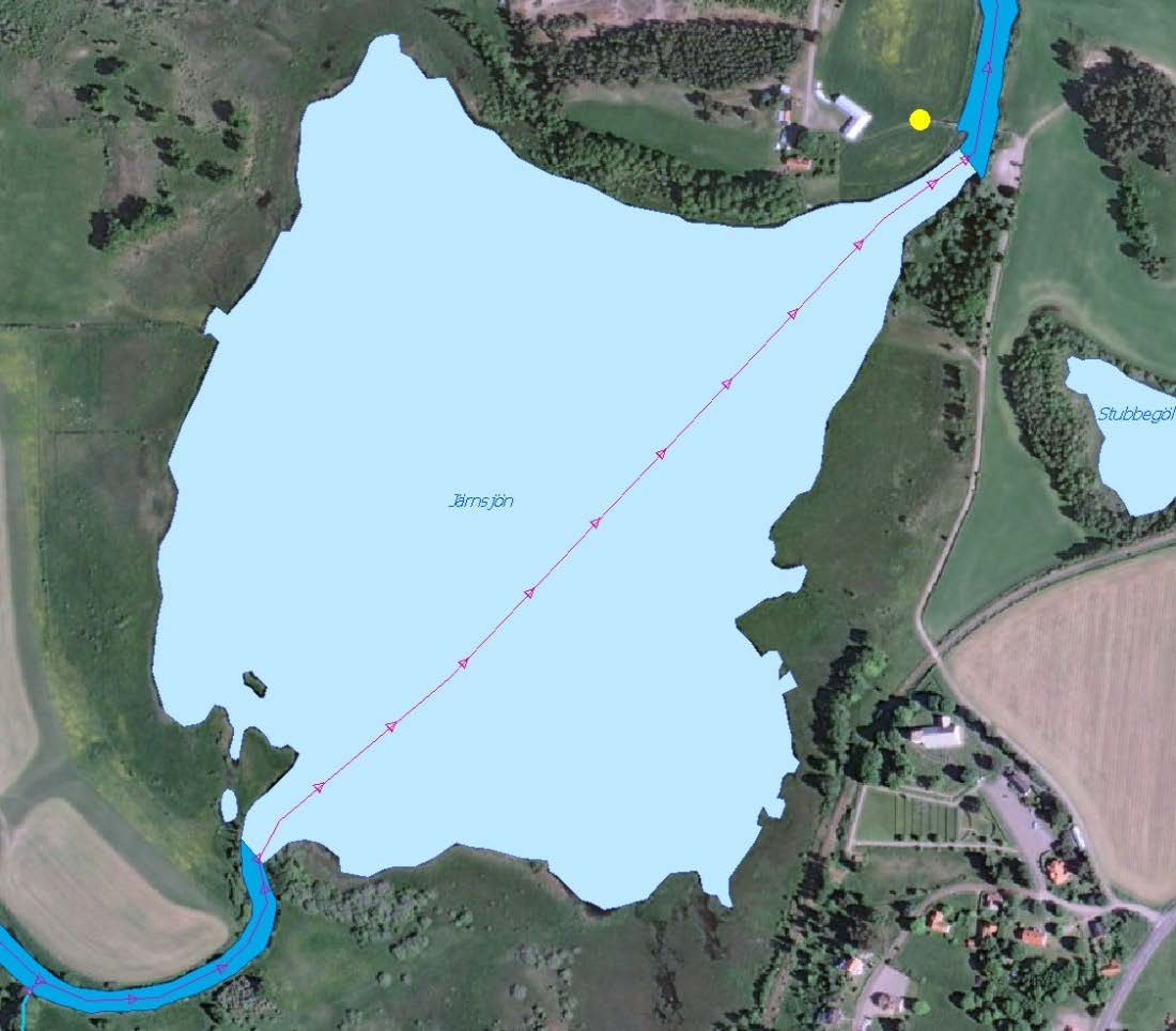 Figur 15. Bilden visar hur man infört begränsningslinjer mellan vattendrag och sjö. I fastighetskartan är detta en enhetlig yta utan avgränsning mellan sjö och vattendrag. 3.1.6.