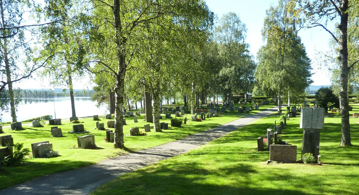 Stensele kyrka, Storumans kommun, Västerbottens län Kyrkogården har ett vackert