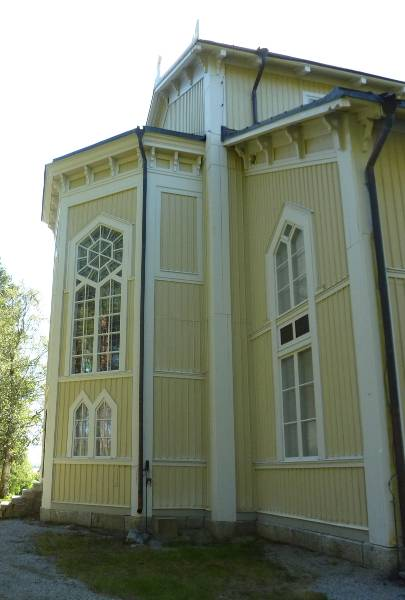Stensele kyrka, Storumans kommun, Västerbottens län Från vänster: Korabsiden som inrymmer sakristia, tornet