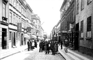 143-144. Planen 1808 för fästningsområdets omdaning anslöt sig beträffande gatubredder till 1600- talets holländska normer och följdes vi